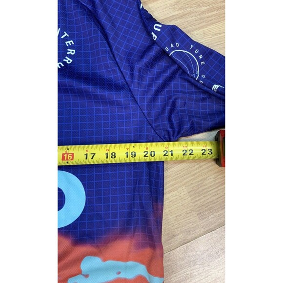 Bugs Bunny Tune Squad T-Shirt‎ Mens Small Long Sleeve Round Neck Athleisure NEW - Picture 4 of 5